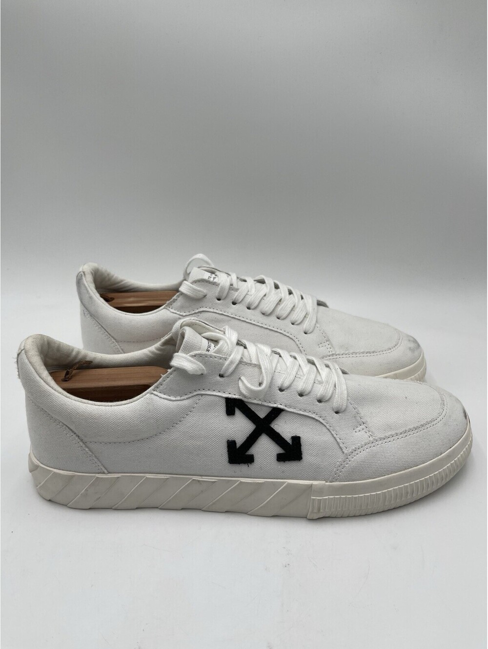Off-White Vulcanized Low top sneakers in a white canvas Size 46